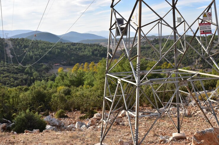 power-pole-with-mountain-background-mountain-background_915164-151430.jpg