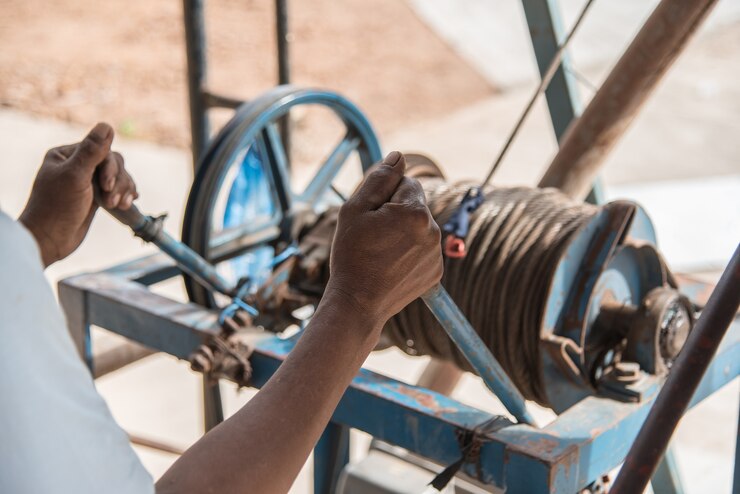 worker-control-steel-rope-construction-site_28989-469.jpg